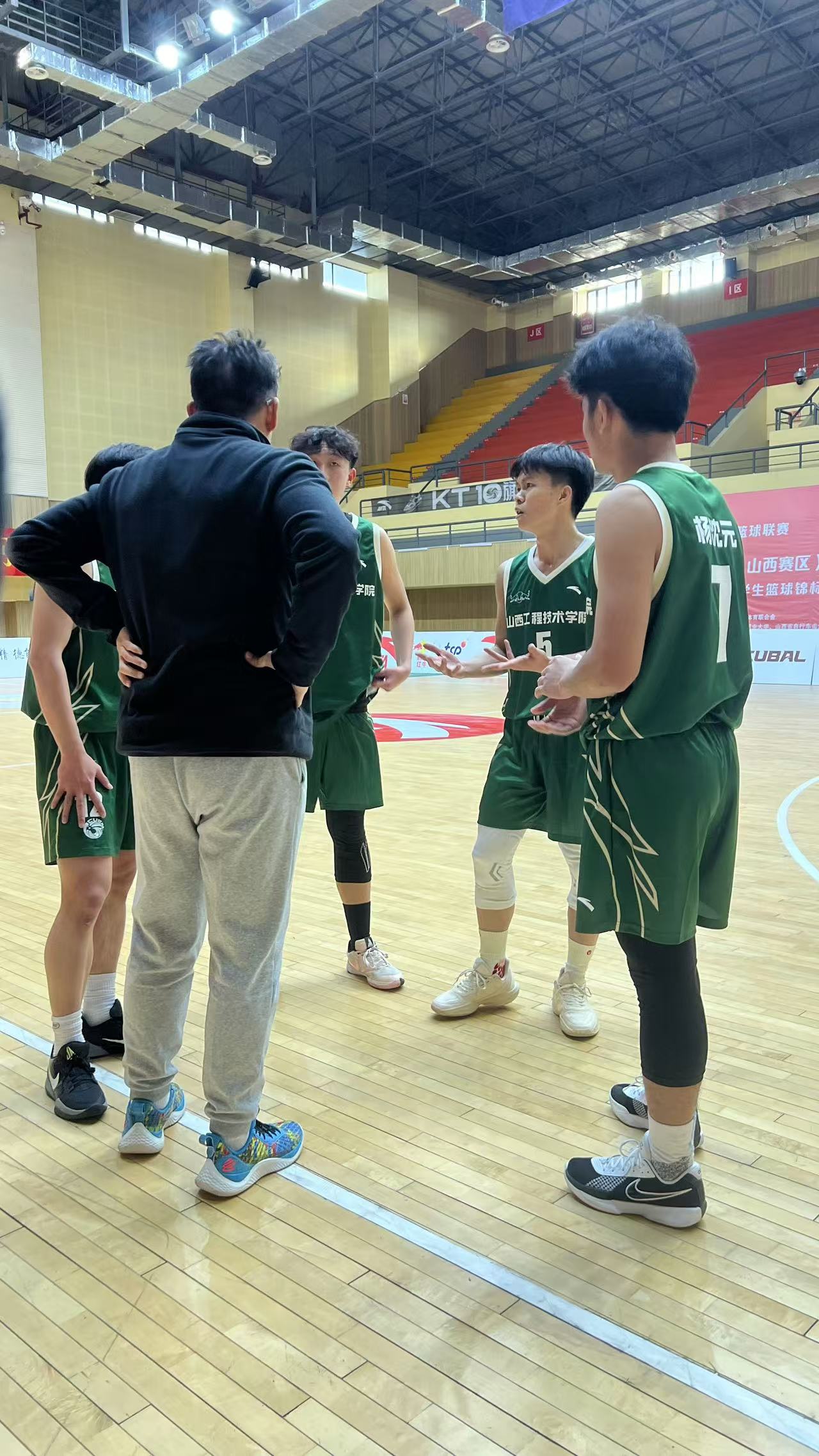 篮球舞台上再度上演，球场风暴激情澎湃的简单介绍